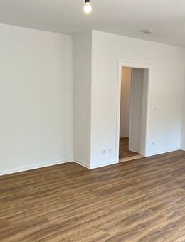Helle 2,5 Zimmerwohnung mit Balkon und Wannenbad - Kiel