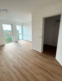 Zentrale Lage - Neuwertig, mit Terrasse und Stellplatz! - Laatzen