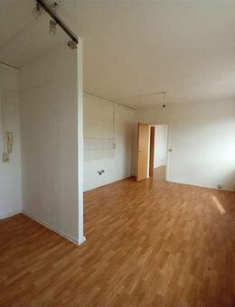 Etwas Arbeit, viel Belohnung: Wohnung mit Potenzial für Selbstrenovierer - Gera