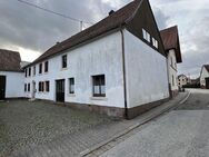 Historisches Anwesen mit Nebengebäude auf großem Grundstück - Hütschenhausen