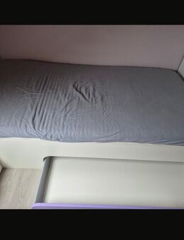 Jugendbett Bett Kinderbett mit Nachttisch - Illingen (Saarland)