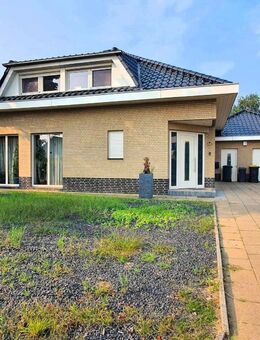 Geräumiger Satteldachbungalow mit 6 Schlafzimmern und großer Garage nahe der niederländischen Grenze - Kranenburg (Nordrhein-Westfalen)