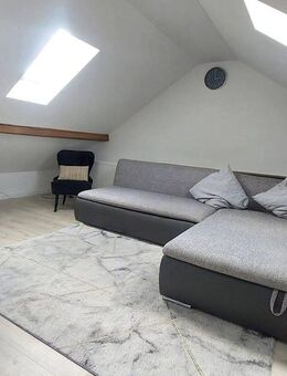 Helles 1-Zimmer-Appartement im Dachgeschoß mit großer Wohnküche - Wartenberg (Bayern)