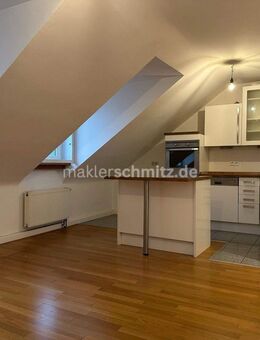 GERÄUMIGE 3-ZIMMER-DACHGESCHOSSWOHNUNG IM ZENTRUM VON MÖNCHENGLADBACH! - Mönchengladbach