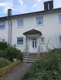Großes, unterkellertes Reihenmittelhaus mit Garage in bevorzugter Lage in Eckersdorf - Eckersdorf