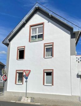 Schöne 2-Zimmer-Dachgeschosswohnung mit Stellplatz - Kapitalanlage in Liederbach - Liederbach (Taunus)