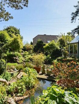 Borstel-Hohenraden - das Besondere: Kleines Anwesen mit Orangerie, Teichlandschaft u. Nebengebäuden! - Borstel-Hohenraden