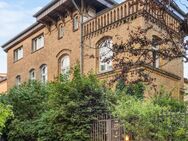 Traumhafte Dachgeschosswohnung mit Terrasse und Garten - Berlin