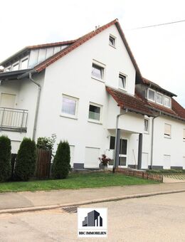 Helle Dachgeschosswohnung mit Balkon, Gartenanteil und Stellplatz in gepflegtem Mehrfamilienhaus! - Ebhausen