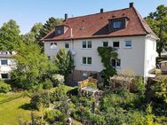 Attraktives Wohnhaus mit Gartenparadies . ideal für Generationenwohnen / Mieteinnahmen . - Bitz