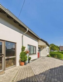 GRENZNÄHE: GEPFLEGTES WOHNHAUS MIT 4 GARAGEN IN TOP WOHNLAGE - Mettlach