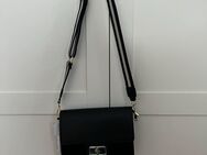Schwarze Handtasche mit abnehmbaren Gurt - Neuenkirchen (Nordrhein-Westfalen)