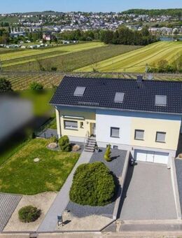 In Perl-Nennig am Weinberg wohnen: 1-2 FH + ELW mit unverbaubarem Blick auf die Mosel und auf Remich - Perl