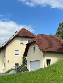 Energetisch Top! Zweifamilienhaus mit PV-Anlage - Scheinfeld