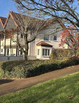 Großzügige barrierearme 3 Zimmer-Erdgeschoss-Wohnung mit Doppelgarage und großem Balkon - Bad Rappenau