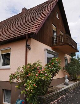 massiv gebautes, freistehendes Einfamilienhaus mit Garage und Garten - Münnerstadt