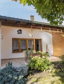 Wohnen an der Sonne ~ Solides und gepflegtes Einfamilienhaus in ruhiger Ortsrandlage~ - Schorndorf (Baden-Württemberg)