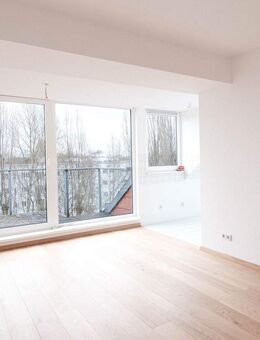 Über den Dächern von Friedrichshain - helle 3-Zimmer-Altbauwohnung mit Balkon - Berlin