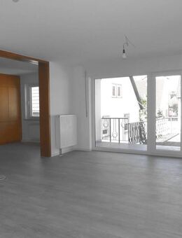 Frisch renovierte 4,5 Zimmer Wohnung mit Garage und großem Garten! - Freiberg (Neckar)