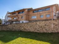 Neue, moderne und großzügige 3-Zimmer DG-Wohnung mit neuer Küche, Freisitz im Garten und Garage - Ühlingen-Birkendorf