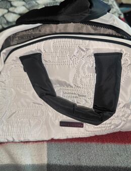 Eine weiße schwarze Skechers Handtasche normale Größe - Gärtringen