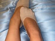 Intensives dufterlebnis - die durchgeschwitzten käsig riechenden ballerina socken deiner isteuropäischen herrin - Berlin