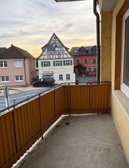 Kernsanierte helle 4,5-Zimmer-Wohnung mit Balkon in Bad Staffelstein - Bad Staffelstein