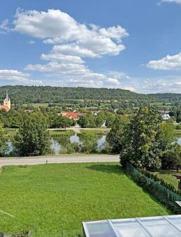 Kompakte Doppelhaushälfte mit Garage und traumhaftem Blick in den Main-Donau-Kanal - Berching