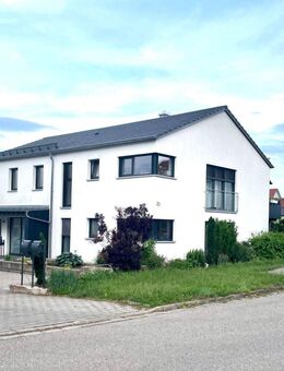 Neuwertiges und modernes Zweifamilienhaus zum top Preis - Freystadt