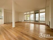 Lichtdurchflutete Dachgeschosswohnung mit großem Balkon in Bestlage - Berlin