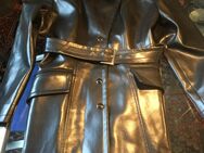 Vintage Lackleder Mantel mit schwarzen Samtkragen Thierry Mugler - Berlin