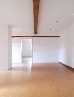 Einzigartige und charmante Dachgeschoss-Maisonette-Wohnung mit Sichtbalken und Loggia - Nördlingen