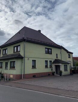 Großes Anwesen mit großem Pool in guter Lage von Breitungen - Breitungen (Werra)