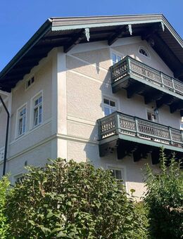 Individuelle Dachgeschosswohnung mit Westbalkon und TG in historischer Villa - Prien (Chiemsee)