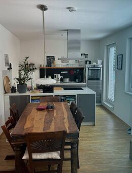 Schöne 3-Zimmer-Wohnung mit offenem Küchenbereich und Dachterrasse - Leverkusen