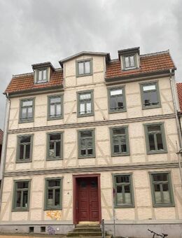 Denkmalgeschütztes historisches Fachwerkhaus (Mehrfamilienhaus) am Schweriner Ziegenmarkt - Schwerin