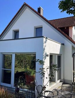 Röhrmoos v. Privat: Freisteh. EFH, 6 Zi., 2 Bäder, Massivbau, Kaminofen, ausgeb. Keller, Gartentraum - Röhrmoos