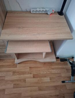Schreibtisch mit Tastaturauszug - Heidenau (Sachsen)