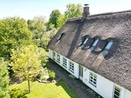 Zauberhafte Reetdachkate mit viel Platz und tollem Grundstück im Herzen von Medelby - Medelby