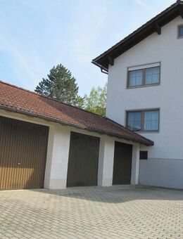 Zweifamilienhaus mit großen 4 1/2-Zimmer-Wohnungen in zentrumsnaher Lage von Mainburg - Mainburg