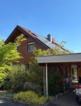 Einfamilienhaus mit Einliegerwohnung, Garten, Carport, PV-Anlage, Wärmepumpe, Terrasse, Keller uvm. - Margetshöchheim