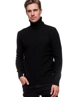 Rusty Neal Rollkragenpullover in stilvollem Feinstrick