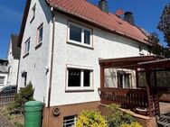 Sehr gepflegtes Einfamilienhaus mit Garage, überdachter Terrasse und schönem Garten in Herborn-Seelbach gelegen - Herborn (Hessen)
