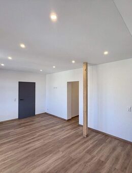 Attraktiv & praktisch: 2-R-Whg im DG mit Wärmepumpe und separatem Hauswirtschaftsraum - Waldenburg (Sachsen)