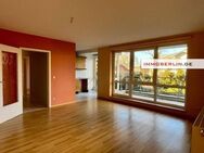 IMMOBERLIN.DE - Komfortable Wohnung mit 2 Sonnenbalkons & Gartenblick in beschaulicher Lage - Berlin