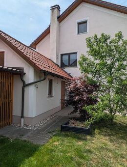 Mehrfamilienhaus mit Nebengebäude/ Werkstatt - Holzheim (Forst)