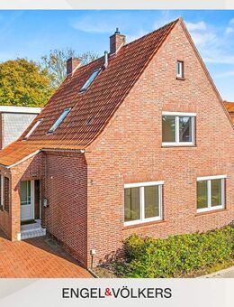 Hochwertig saniertes Einfamilienhaus mit Einliegerwohnung und Dachterrasse - Norden