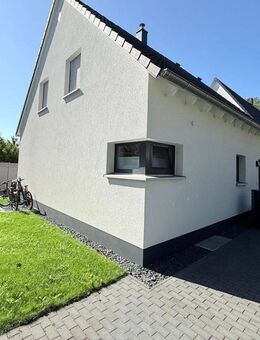 Freistehendes Einfamilienhaus mit Außenpool in Fürth-Poppenreuth - Fürth