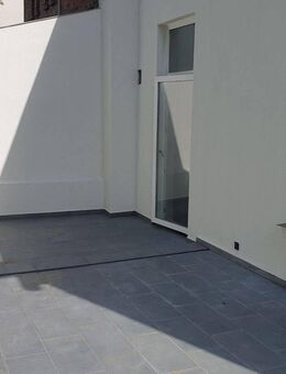 3 Zimmer Wohnung Fackenburger Allee, 1 Monat Mietfrei - neu saniert. + riesige Dachterrasse(+Sonne) + 1.OG, nur Berufstätige - Lübeck