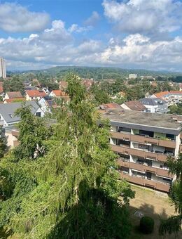 Alterlangen! Sonnige, ruhige 2-Zim.-Wohnung im 1. OG mit EBK, Südbalkon, neues Bad, neue Fenster, neue Böden und Türen. Großes Grundstück, inkl. T - Erlangen